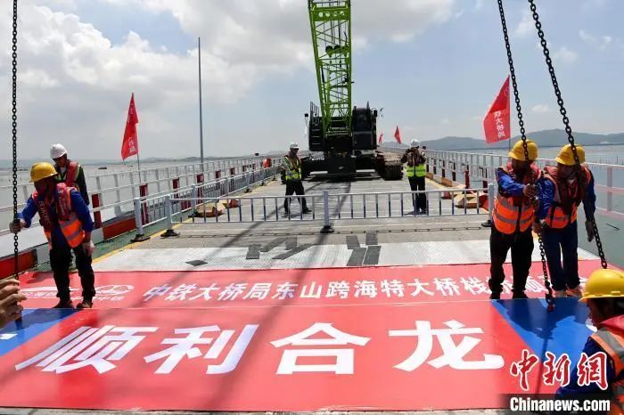 北斗助力！跨海特大桥完成栈桥合龙及首墩施工